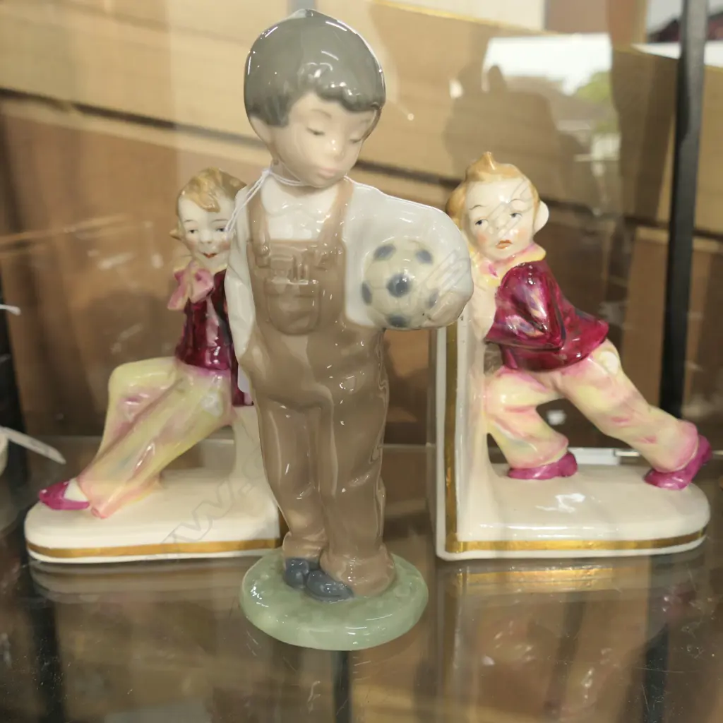 PAIR BOOK ENDS AND NAO FIGURE 190MM H Image 1++