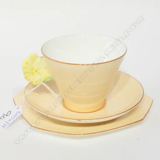 ART DECO PARAGON TRIO WITH PETAL HANDLE