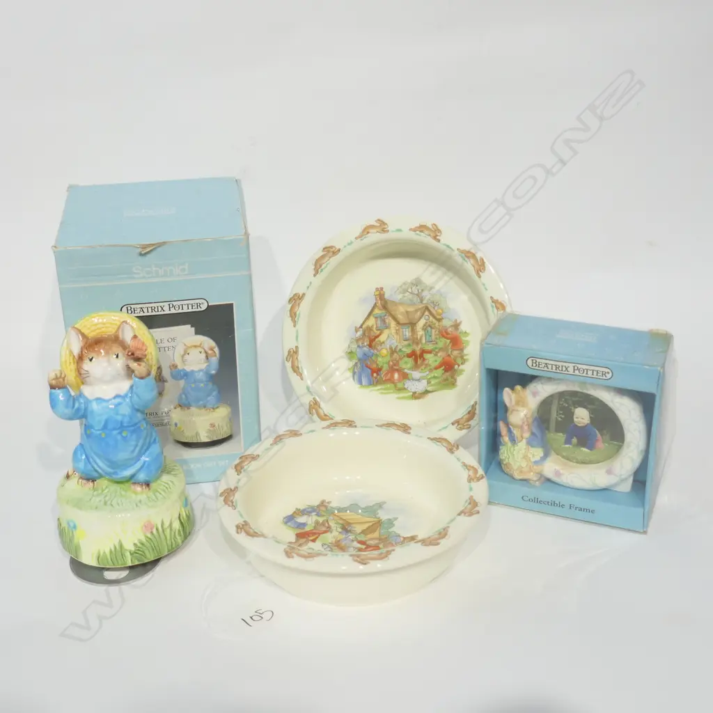 ASST. BUNNYKINS INCL; 2 BOWLS, FRAME, FIGURINE Image 1++