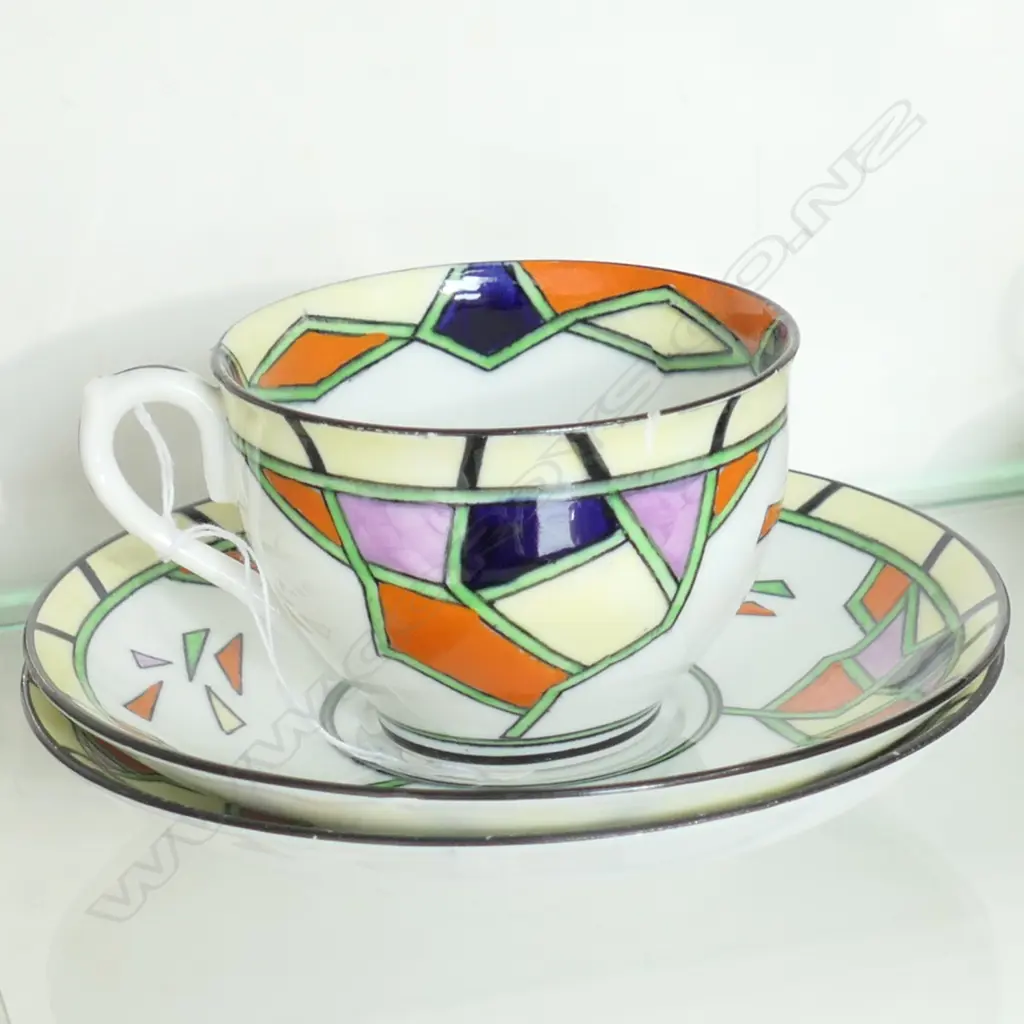 STANDARD CHINA ART DECO CUP AND 2 SAUCERS Image 1++