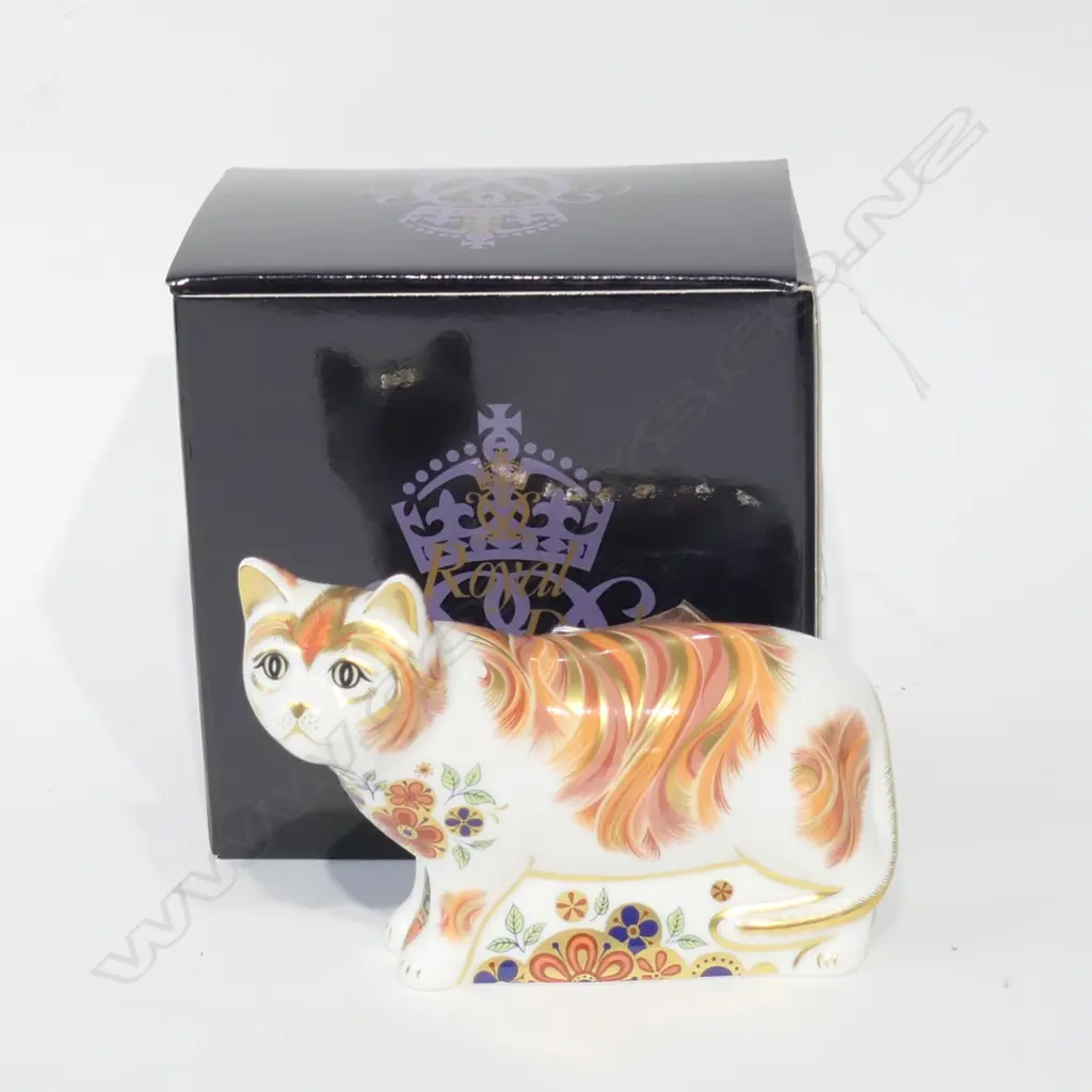 ROYAL CROWN DERBY CAT PAPERWEIGHT 'SUGAR CAT'            Image 1++