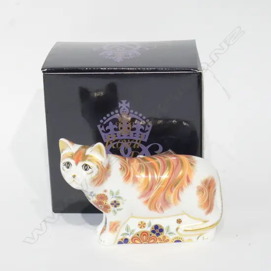 ROYAL CROWN DERBY CAT PAPERWEIGHT 'SUGAR CAT'           