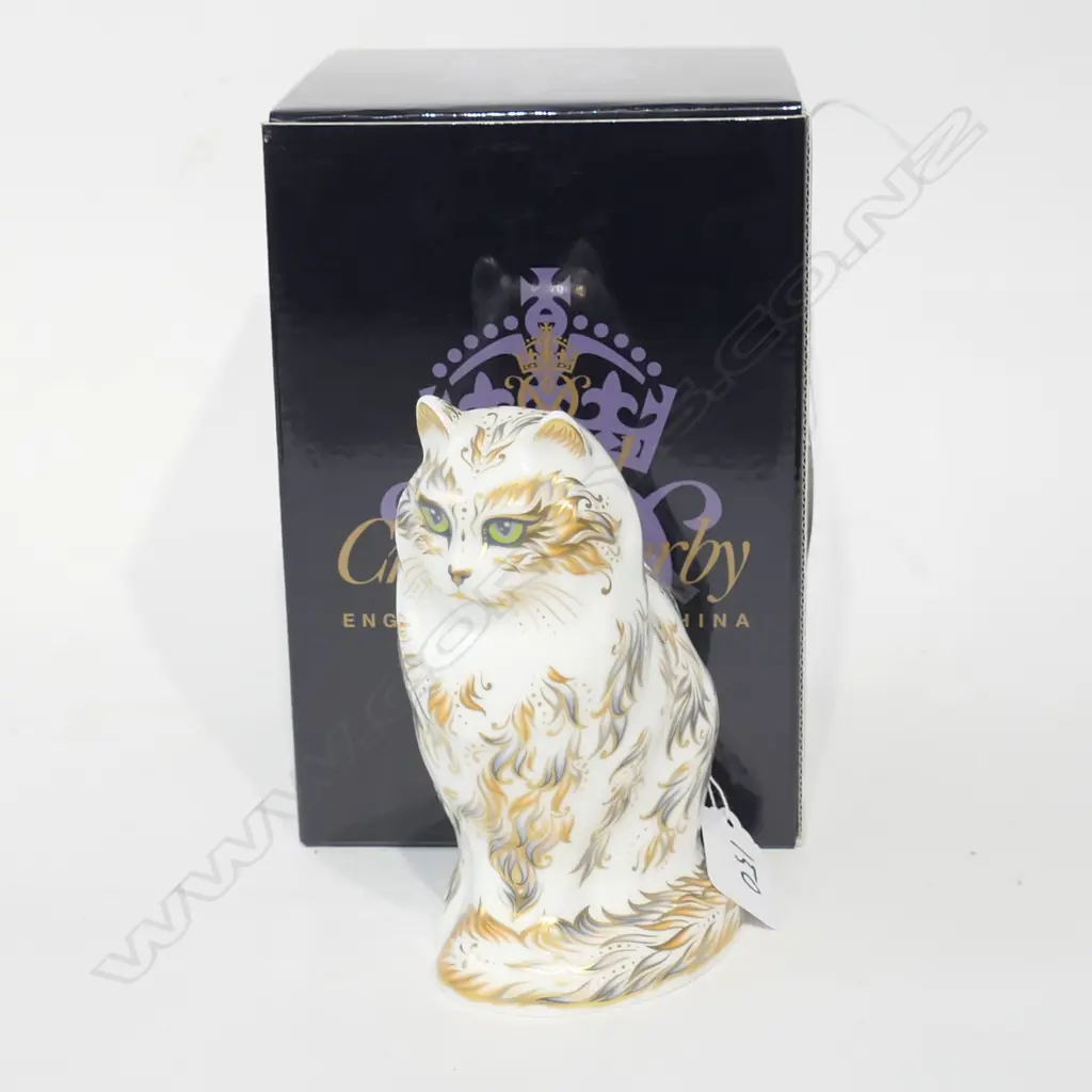 ROYAL CROWN DERBY CAT PAPERWEIGHT 'FIFI THE CAT' Image 1++