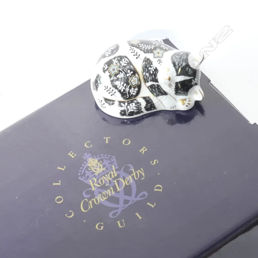 ROYAL CROWN DERBY CAT PAPERWEIGHT 'MISTY' C/PACK Image 1++