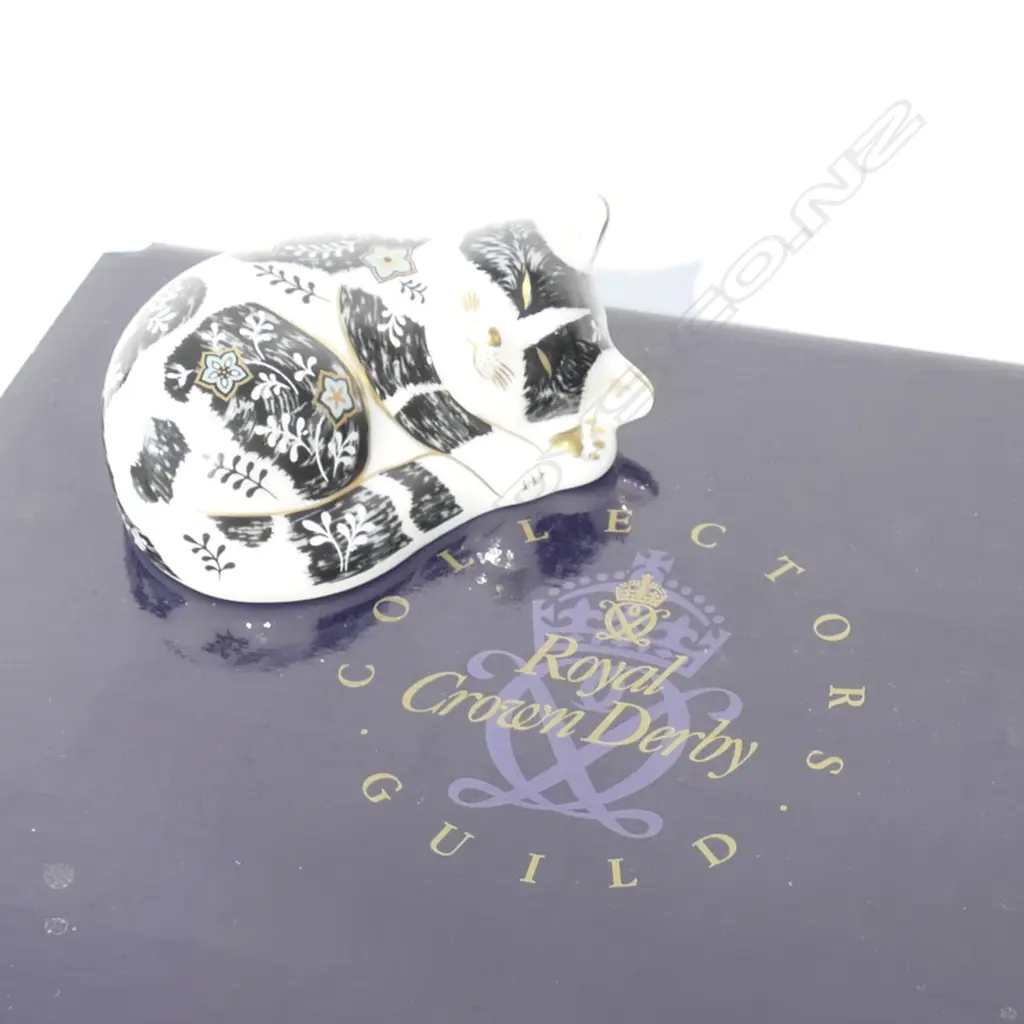 ROYAL CROWN DERBY CAT PAPERWEIGHT 'MISTY' C/PACK Image 1++
