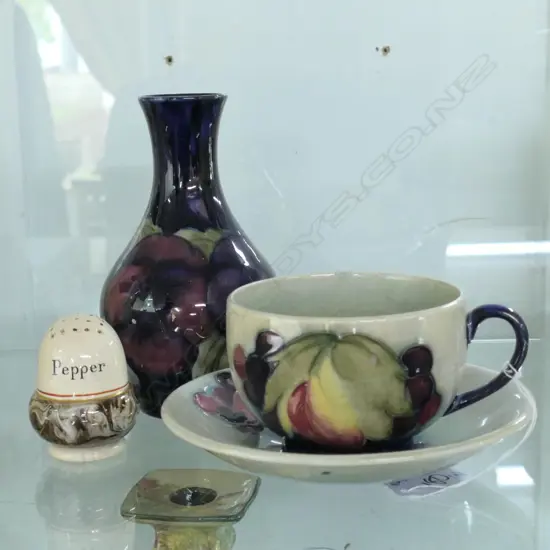 MOORCROFT C/S - VASE (MINOR AF) + PEPPER
