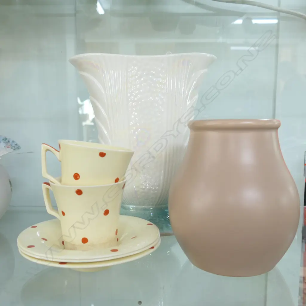 TITIAN VASE + ANOTHER VASE + TWO C/S'S - TITIAN H. 225MM  Image 1++