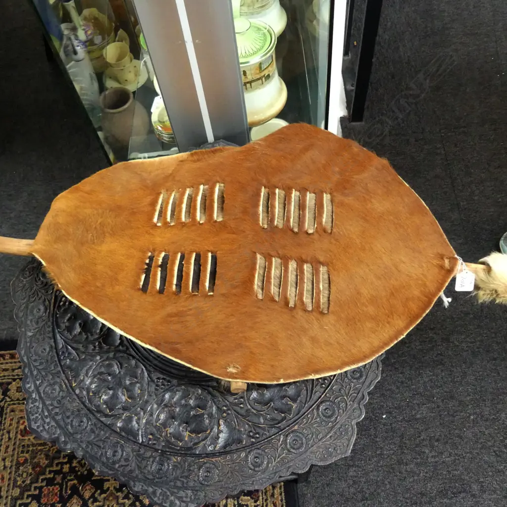 TRIBAL COWHIDE SHIELD H. 900MM Image 1++