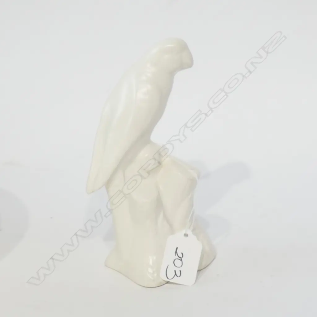 (18365) CROWN LYNN BIRD ON STUMP WHITE GLAZE H.160mm Image 1++