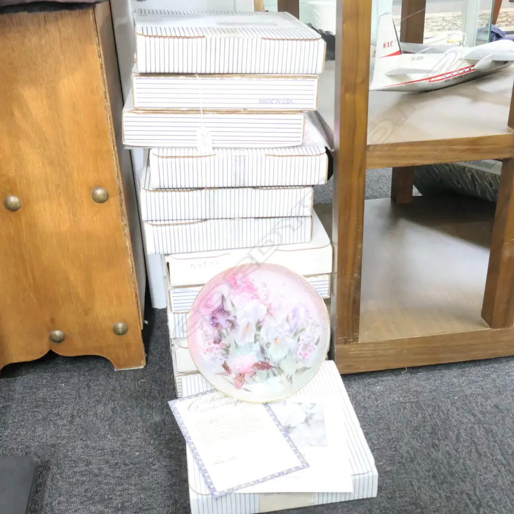 12 ASST BRADFORD EXCHANGE COLLECTORS PLATES Image 1++