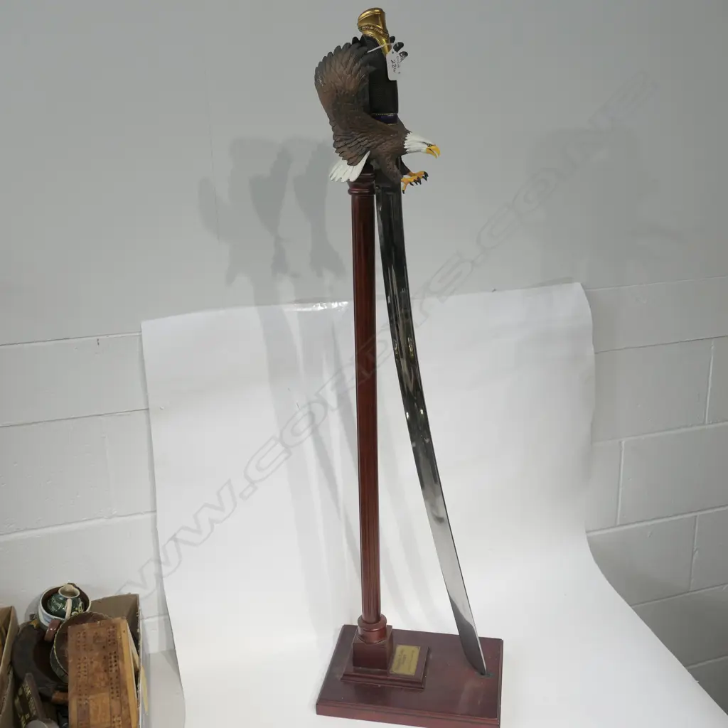 FRANKLIN MINT SWORD ON WOODEN STAND H. 1050MM Image 1++
