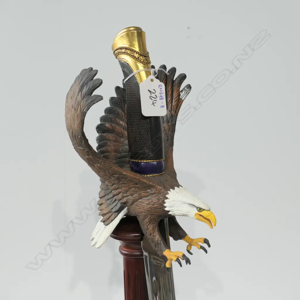 FRANKLIN MINT SWORD ON WOODEN STAND H. 1050MM Image 1++