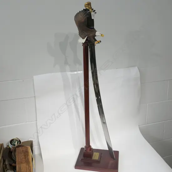 FRANKLIN MINT SWORD ON WOODEN STAND H. 1050MM