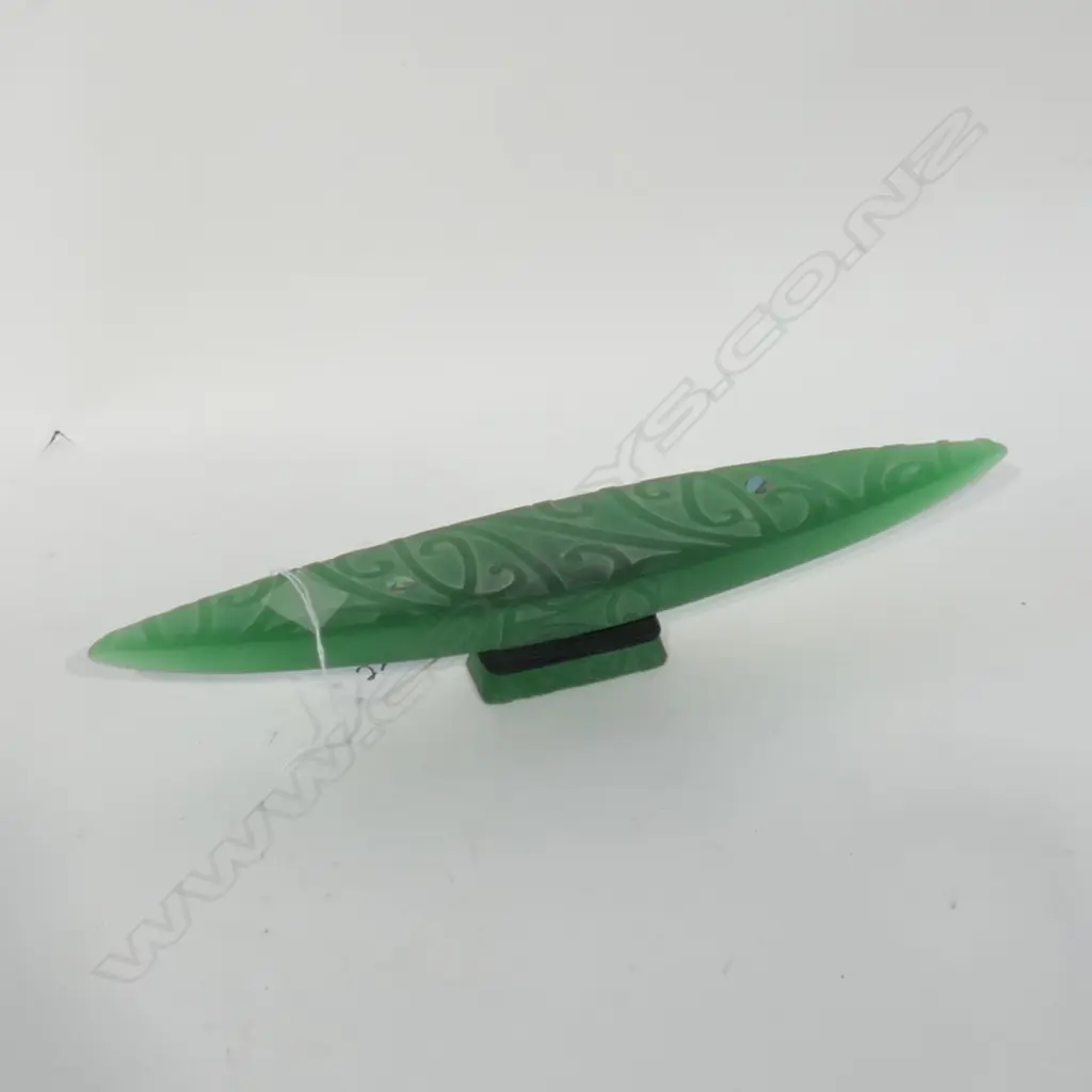CRE8TIVE GLASS GREEN CAST  WAKA FORM MAORI DESIGNS L.260mm Image 1++