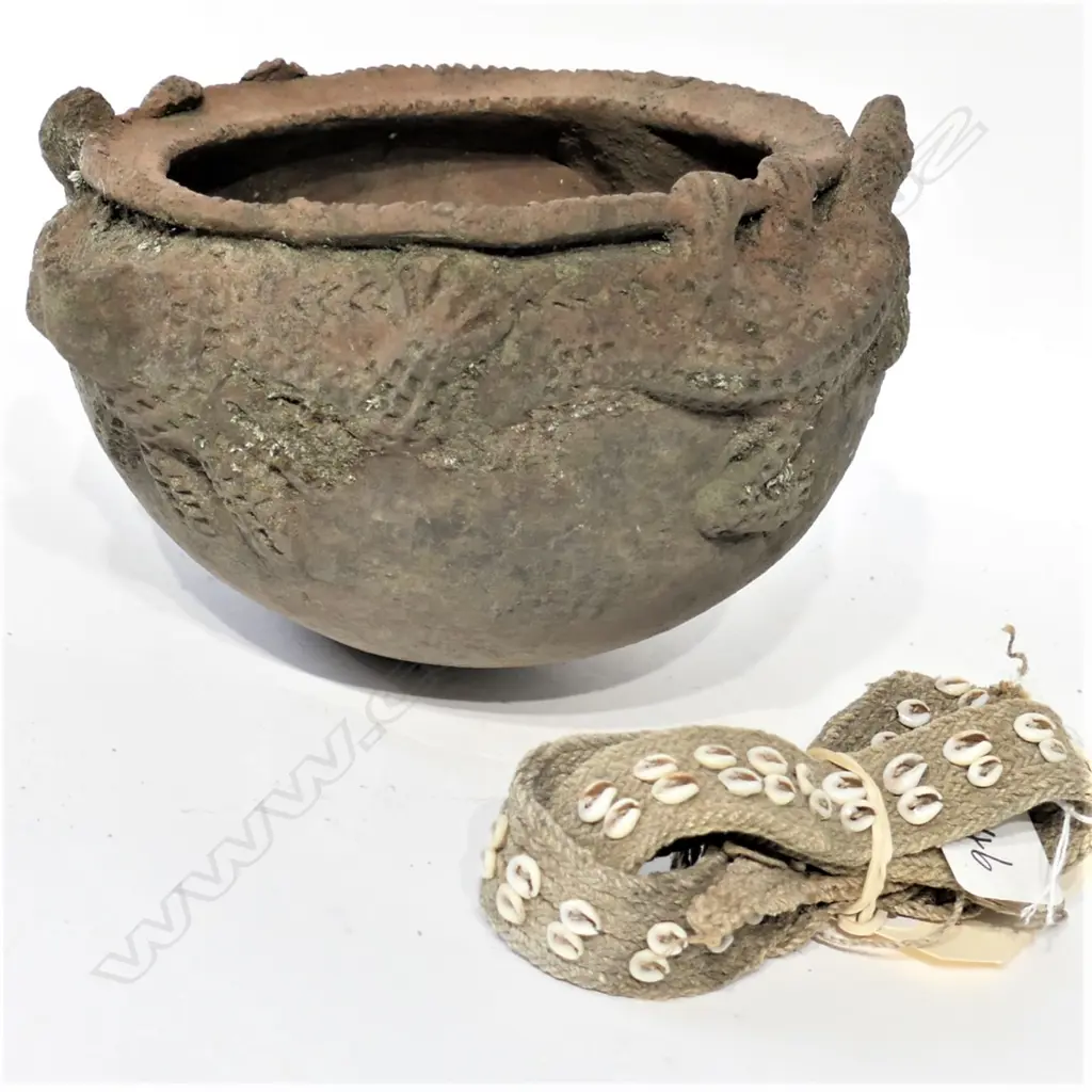 PNG SEPIK REGION COOKING POT AND BELT WITH COWRIE SHELLS Image 1++