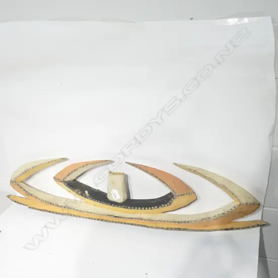 PNG Garra hook/beak wood figure