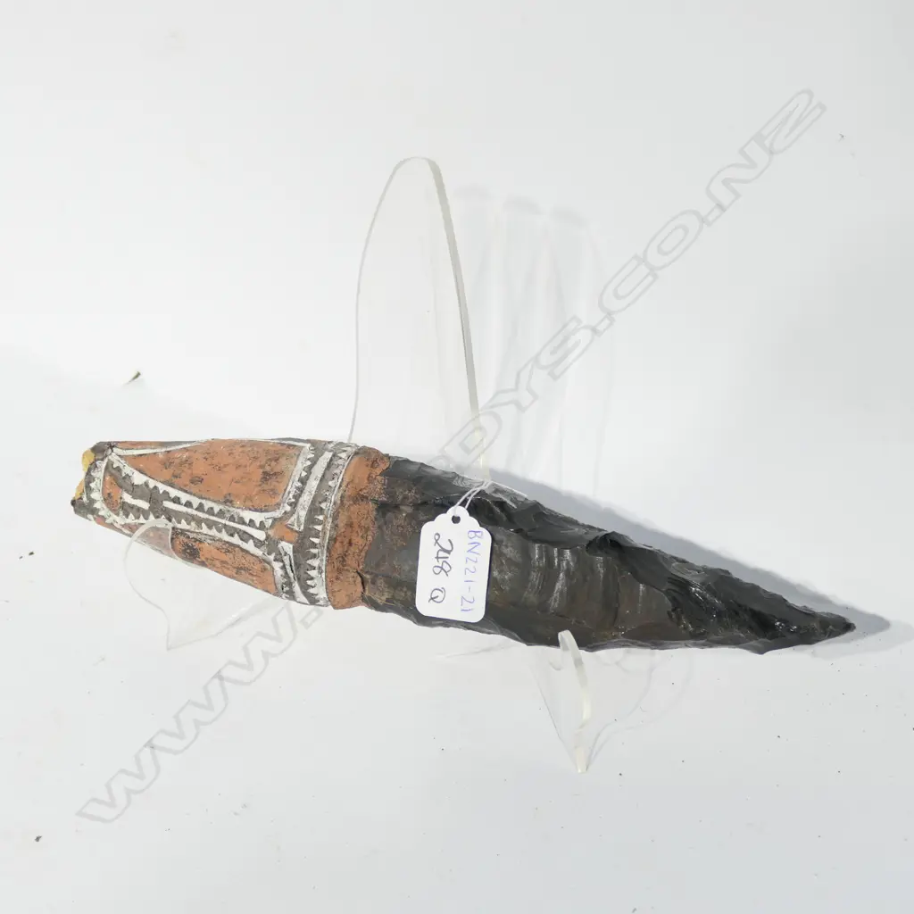 PNG obsidian knife from the Manus province in the Admiralty Islands Image 1++