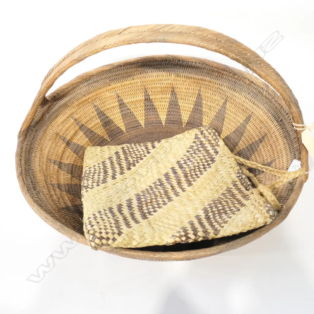 WOVEN KETE STAINED BANDED DECORATION AND LARGE PNG BUKA BASKET Image 1++
