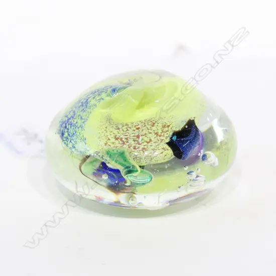 PETER VIESNIK SIGNED, ART GLASS PAPER WEIGHT