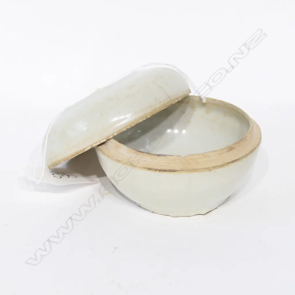 CHINESE CELADON MING LIDDED SMALL POT Image 1++