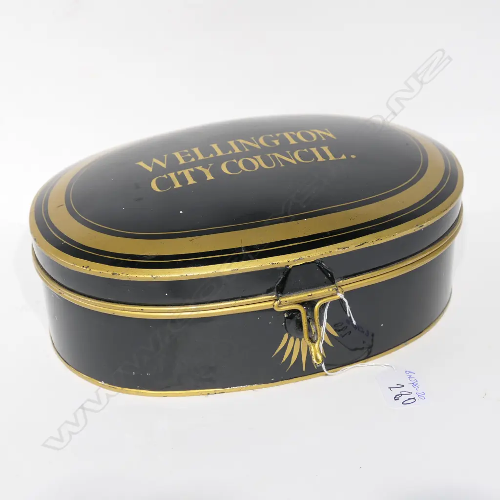 OLD 'WELLINGTON CITY COUNCIL' TIN WIG BOX... Image 1++