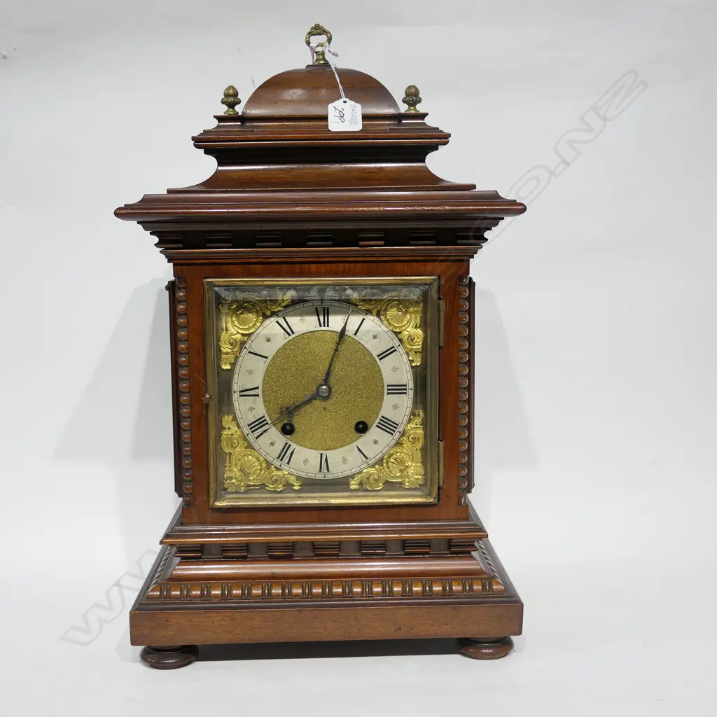 MAHOGANY CASED MANTEL CLOCK Image 1++