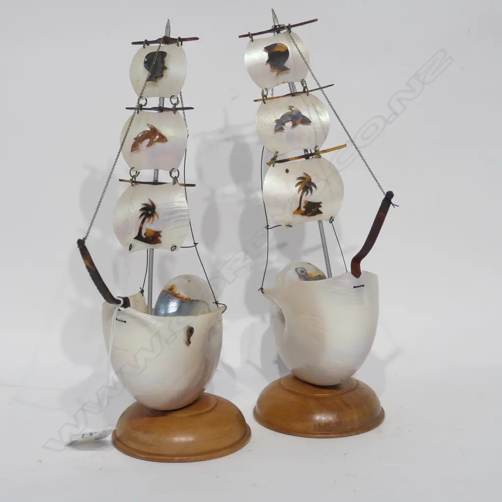 PAIR NAUTILUS SHELL BOATS 240MM H Image 1++