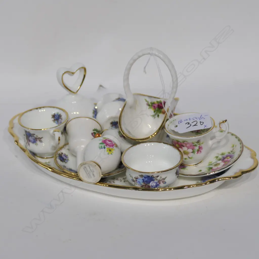 ASST MINIATURE ROYAL ALBERT Image 1++