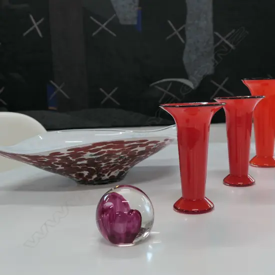 ART GLASS DISH WITH 3 VASES + PAPERWEIGHT