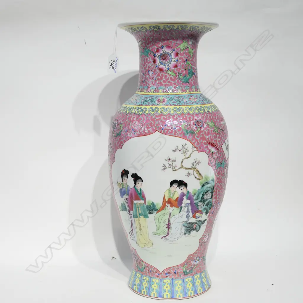 TALL FAMILLE ROSE VASE Image 1++