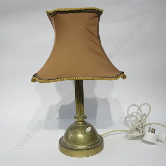 SMALL BRASS VICTORIAN TABLE LAMP 