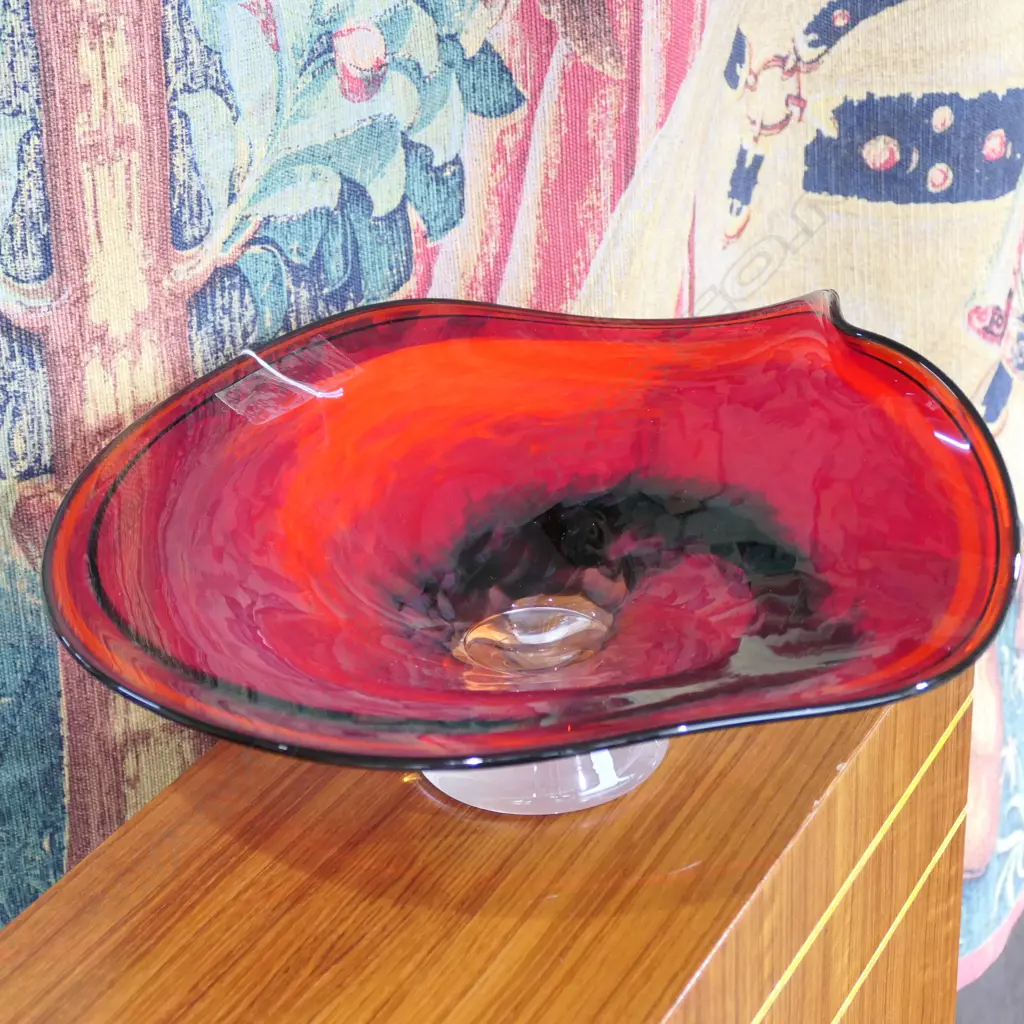 RON VAN DER VLUGT (DE FLUTE STUDIO) WAVY OVAL RUBY RED GLASS FOOTED TAZZA, SIGNED. W300mm Image 1++