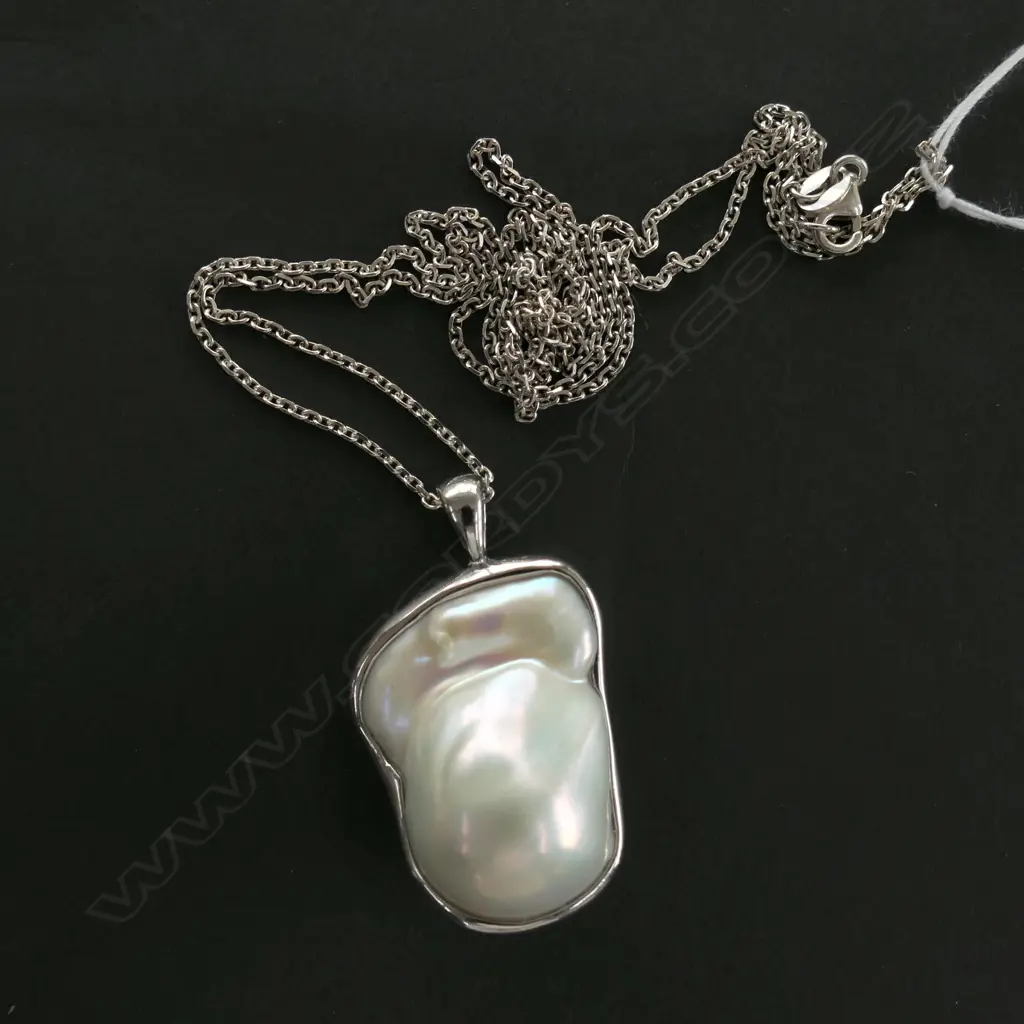 BAROQUE PEARL PENDANT AND DIAMOND CUT CHAIN (G13121/g13088) Image 1++