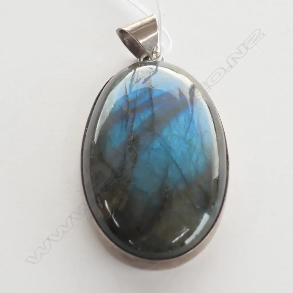 OVAL LABRADORITE PENDANT (G10369) Image 1++