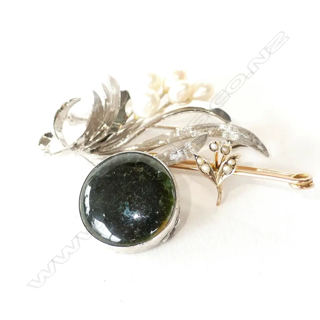 9CT SEED PEARL BROOCH; SIL PEARL BROOCH; PLUS OTHER Image 1++