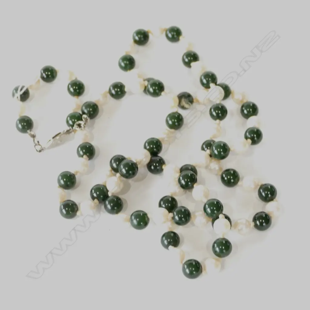 CULTURED PEARL/ GREENSTONE BEAD NECKLACE Image 1++