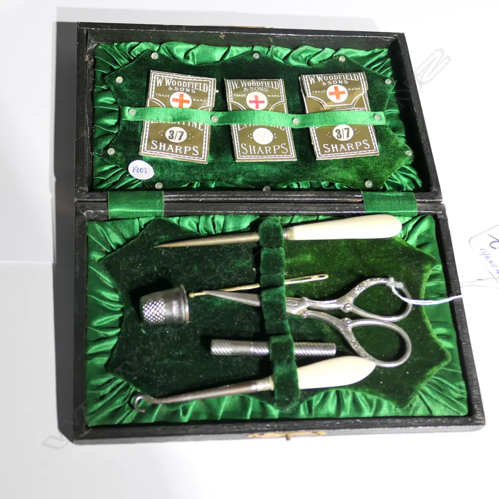 CASED SEWING COMPENDIUM  Image 1++