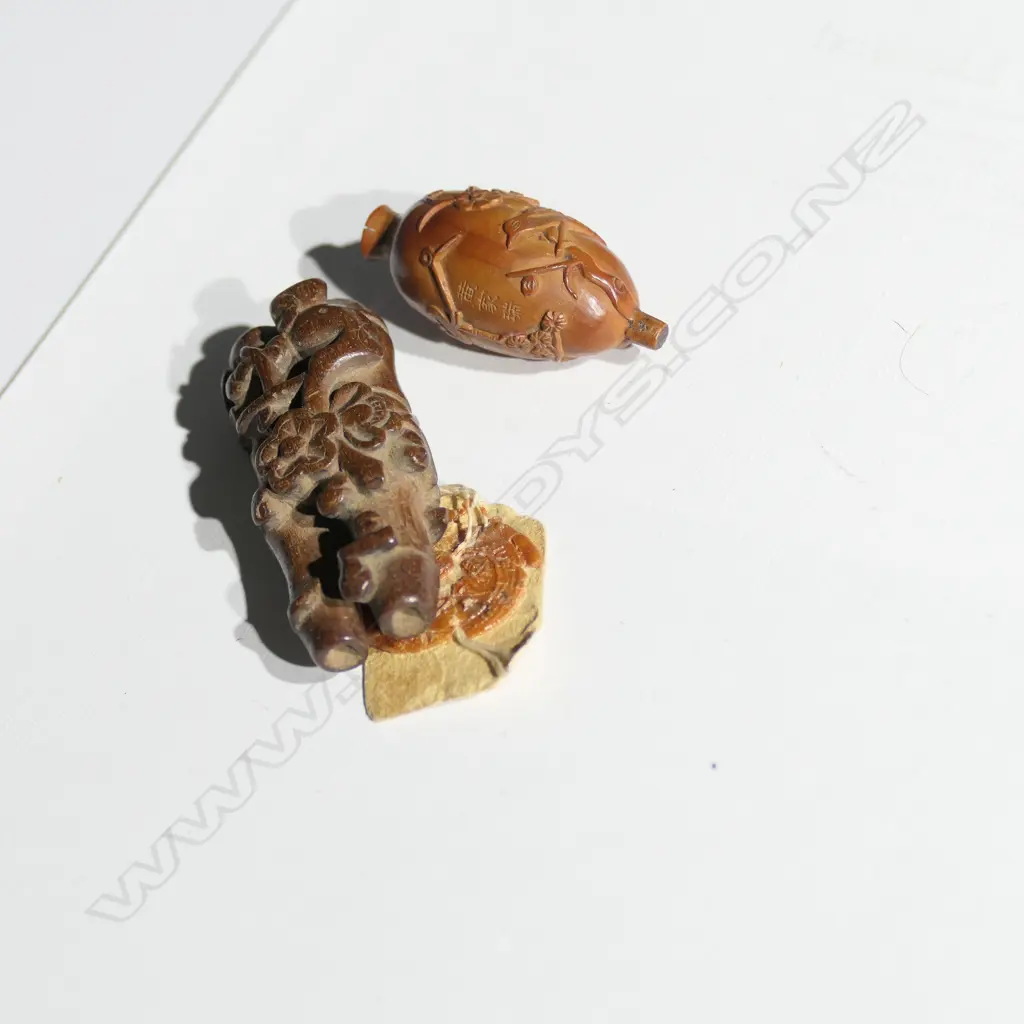 2 CARVED CHINESE PENDANTS Image 1++