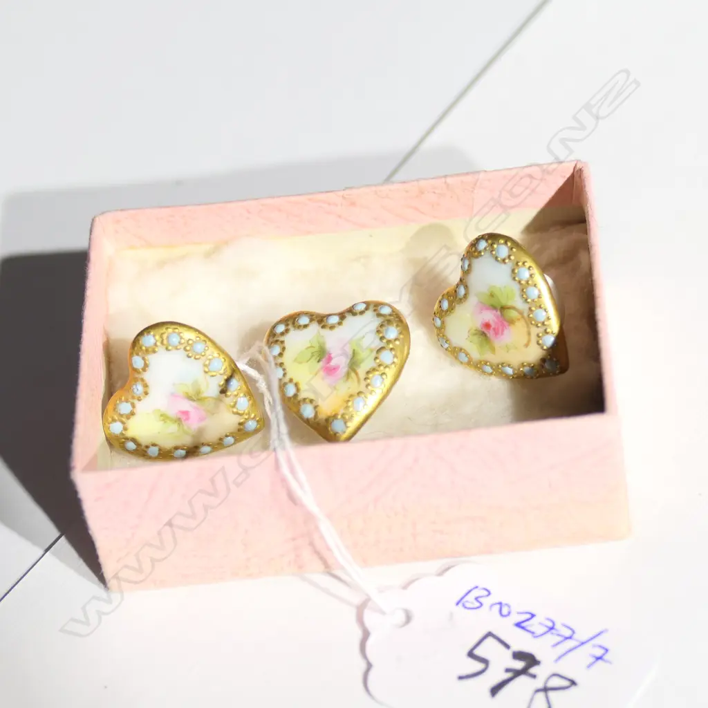 3 HANDPAINTED HEART SHAPED PORCELAIN SHIRTWAIST STUDS/BUTTONS Image 1++
