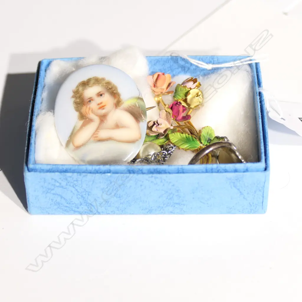 BOX LOT COSTUME JEWELLERY  Image 1++