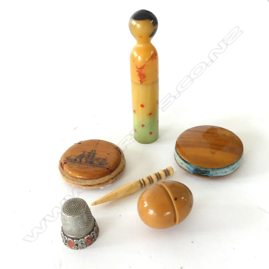 ASST IVORY SEWING ACCESSORIES/PIN WHEELS ETC  Image 1++