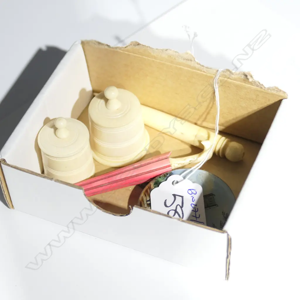 ASST IVORY SEWING ACCESSORIES/PIN WHEELS ETC  Image 1++