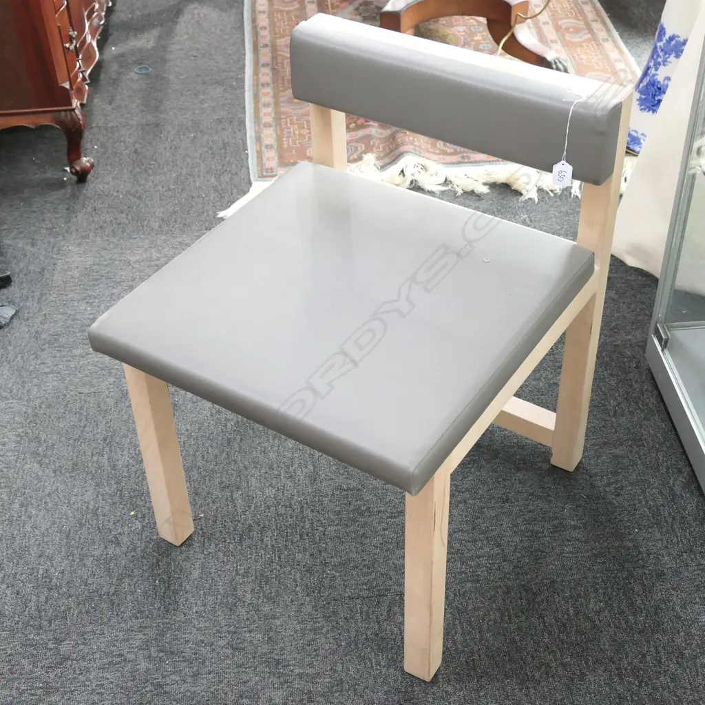 PINE FRAMED CONTEMPORARY SIDE CHAIR Image 1++