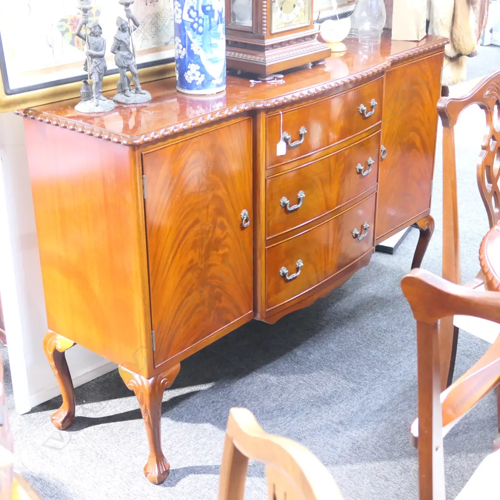 MAHOGANY SIDEBOARD ON BALL AND CLAW FEET Image 1++
