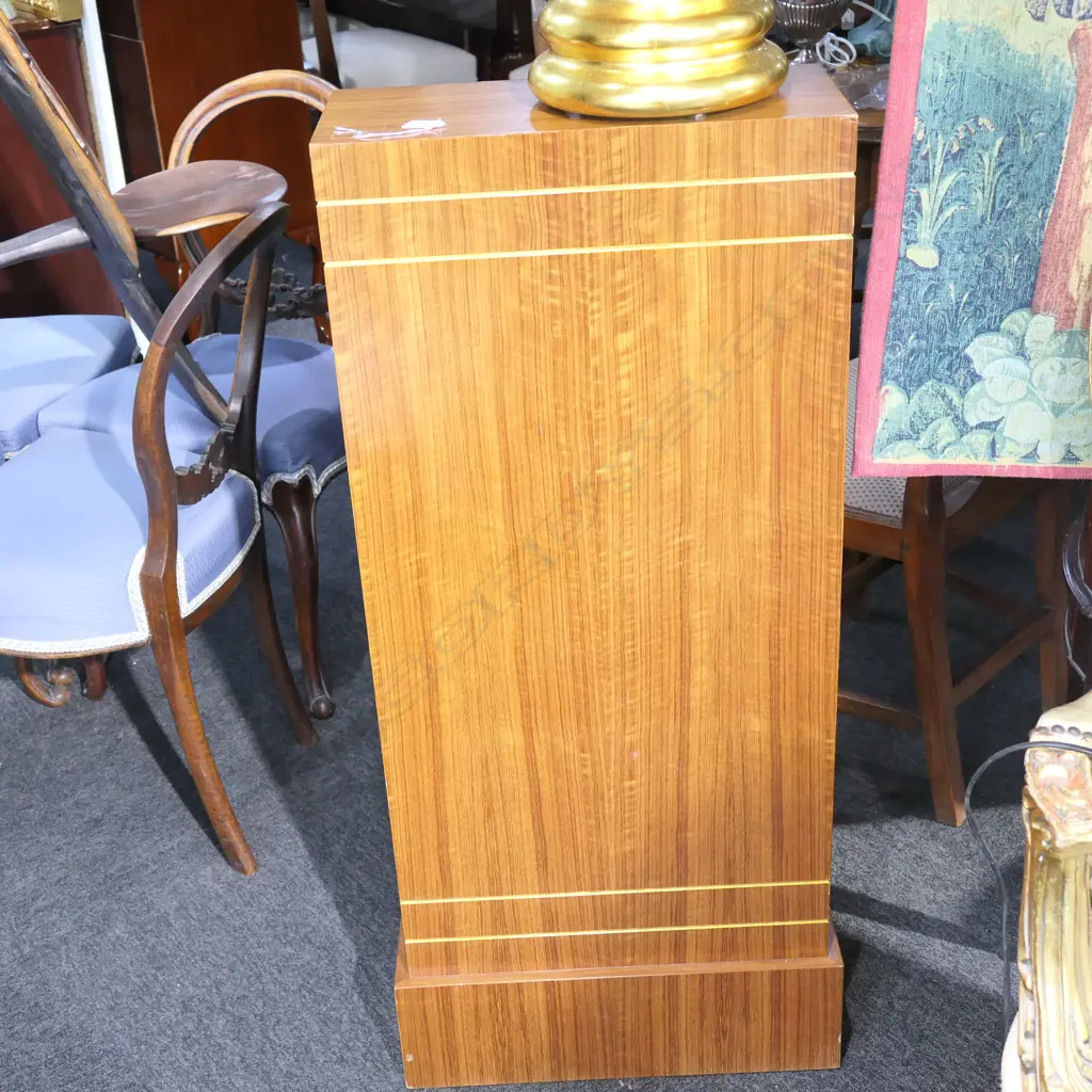 PR OF WOODEN PLINTHS H 1070 MM Image 1++