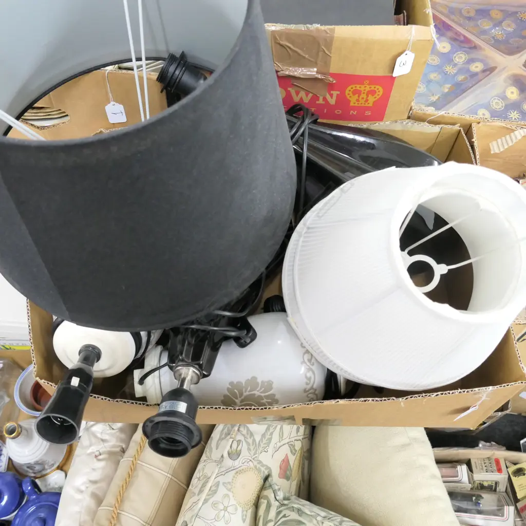 LOT ASST LAMPS (2 PRS) Image 1++