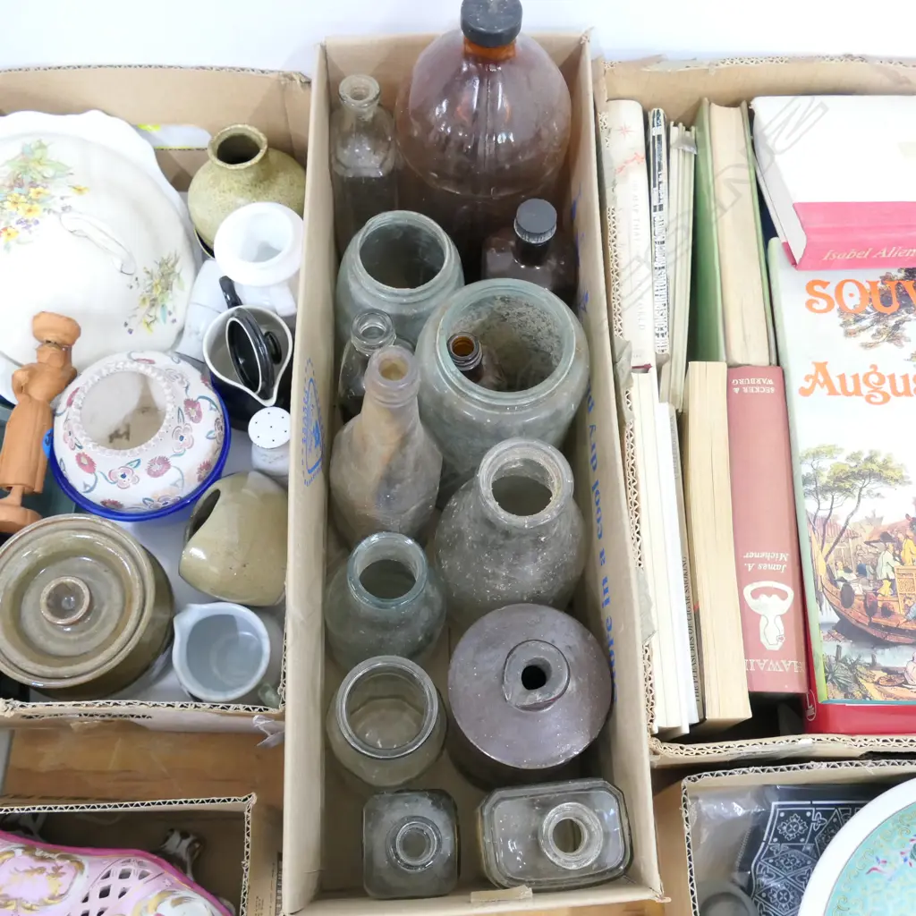 BOX LOT VINTAGE JARS AND BOTTLES Image 1++