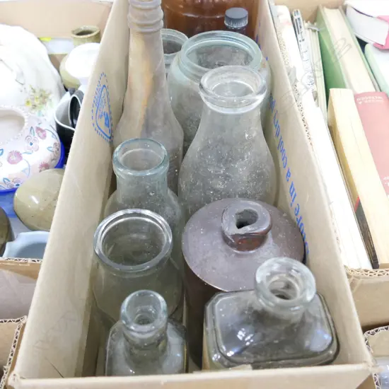 BOX LOT VINTAGE JARS AND BOTTLES