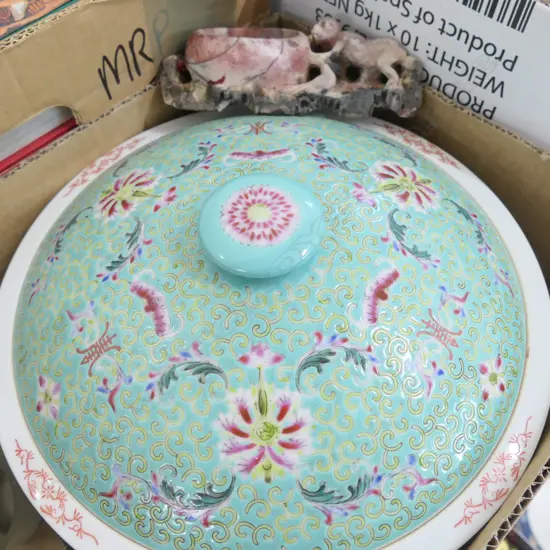 BOX LOT FAMILLE ROSE DISH, CAT PLATE, CALVIN KLEIN BAG, SOAPSTONE ETC