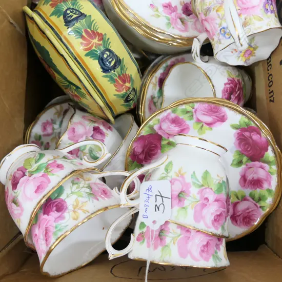 LOT ASST CHINA ROYAL ALBERT ETC